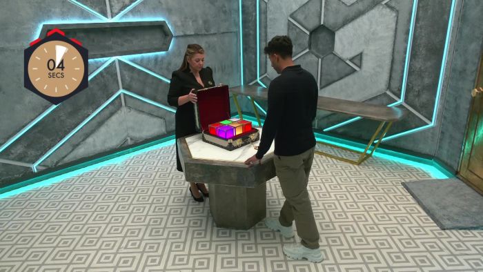 File:Genius game whats in the box.jpg