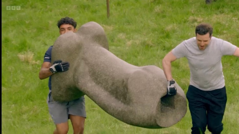 File:The traitors 2025 carrying a statue's body.jpg
