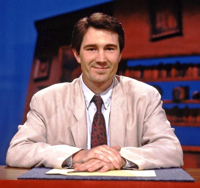 File:Geoffrey Perkins hosting Channel 4 panel game Don't Quote Me.jpg